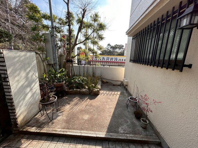 住吉山手八丁目戸建のその他|花壇作りや植栽を楽しめるスペースもございます。