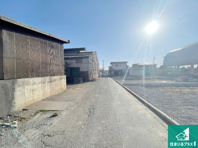 桑名市矢田　第1期　新築一戸建ての前面道路含む現地写真|周辺は落ち着いた街並みの住宅地！子育てがしやすい住環境です！まだ未完成ですが、現地でしかわからない事もございます。是非一度ご覧ください。