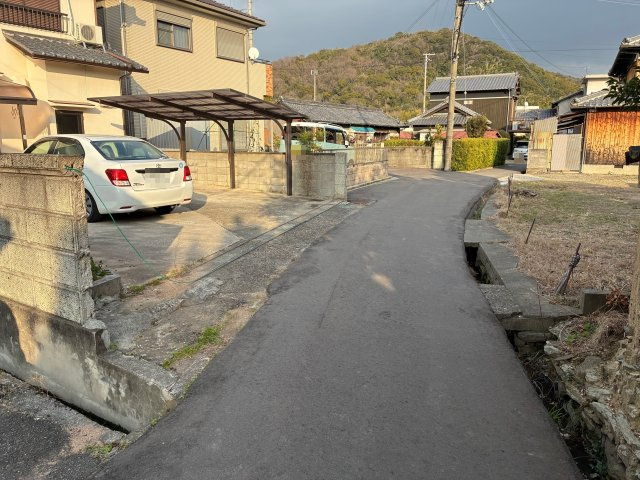 和歌山市井辺・中古戸建・54734の前面道路含む現地写真