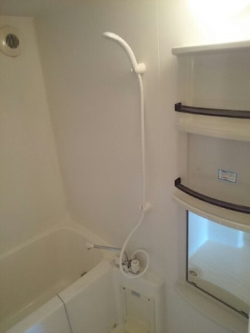 ウィスティリアＢの浴室