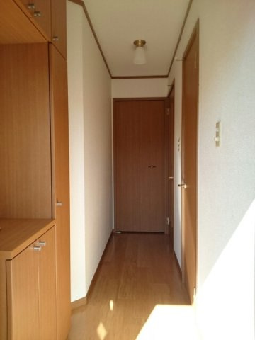 ウィスティリアＢの玄関