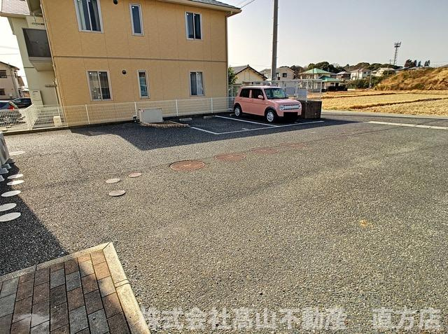 ハーティストT A棟の駐車場