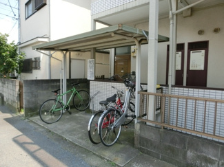 【その他共用部分】 | 屋根付きの駐輪場あります。