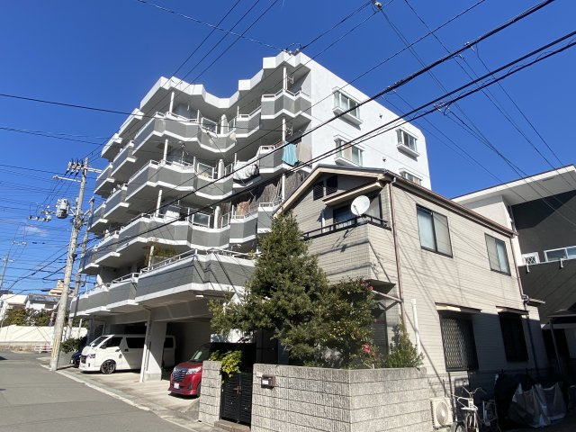 クレドール須磨2の外観|南西側道路から撮影