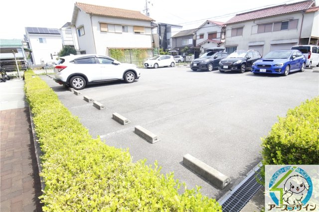サンモール和坂の駐車場