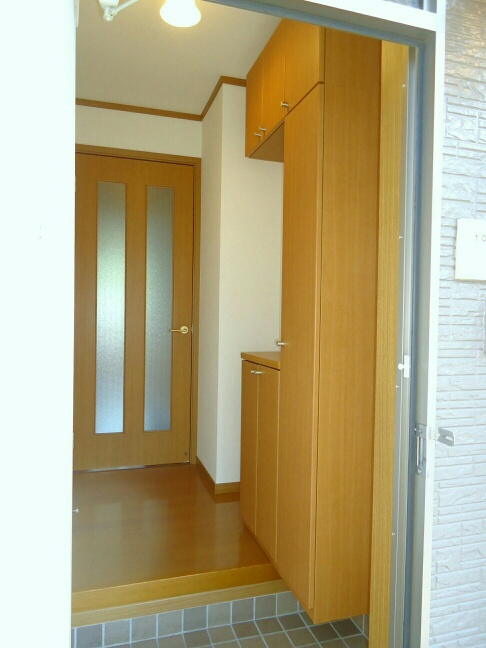 フォレスタ大脇谷の玄関