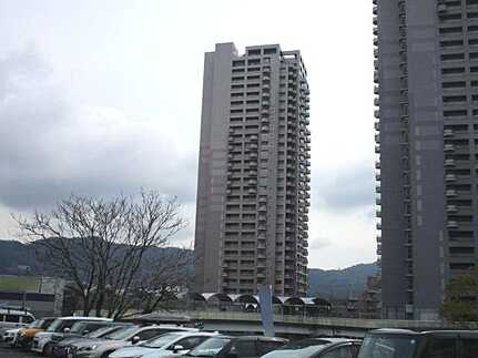 Acityタワーズイースト・タワー棟の外観