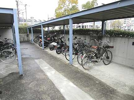 Acityタワーズイースト・タワー棟の駐輪場