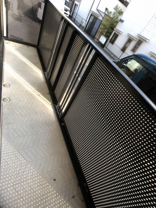 大和高田市大中南町のアパートのバルコニー