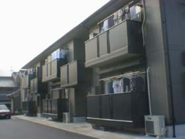 大和高田市大中南町のアパートの外観