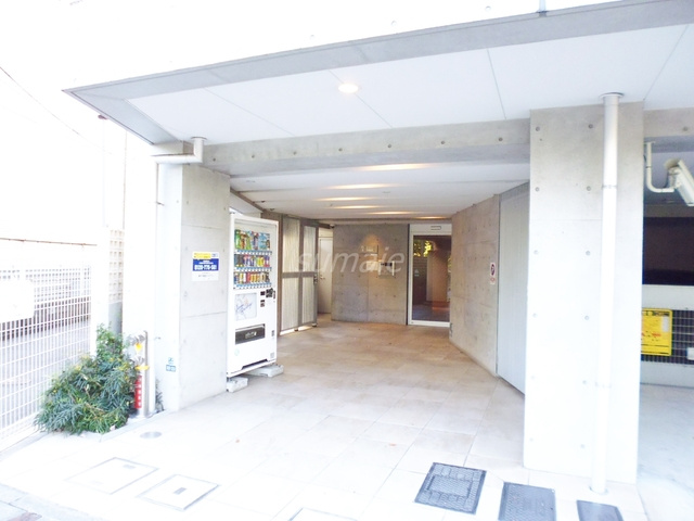 プライムアーバン浮間公園のエントランス|オシャレなエントランスです♪