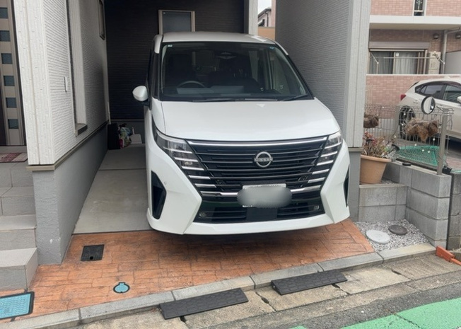 【駐車場】 | 駐車場と明記されていても、最小スペースでつくられた駐車場だと大型車は駐車できなかったり、出入りしにくくなったりする可能性があります。お車のサイズと購入したい物件の駐車場のサイズを現地で確認しましょう。