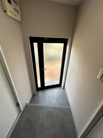 琵琶町1棟オフィスビルの玄関