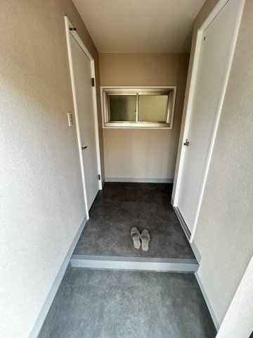 琵琶町1棟オフィスビルの玄関