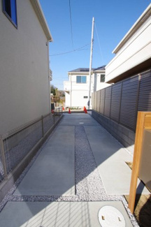 【駐車場】 | 【仲介手数料無料！！】稲城市坂浜　新築戸建て（全11棟）7号棟　5180万円 | 車庫縦列2台