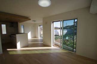 【居間・リビング】 | 【仲介手数料無料！！】稲城市坂浜　新築戸建て（全11棟）7号棟　5180万円 | LDK18帖