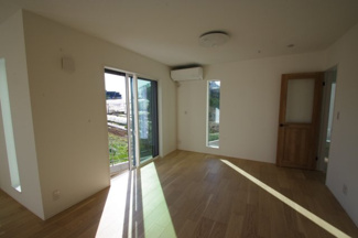 【居間・リビング】 | 【仲介手数料無料！！】稲城市坂浜　新築戸建て（全11棟）7号棟　5180万円