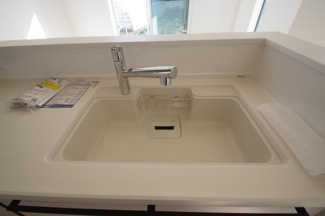 【キッチン】 | 【仲介手数料無料！！】稲城市坂浜　新築戸建て（全11棟）7号棟　5180万円 | 浄水器付き水栓