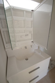 【洗面所】 | 【仲介手数料無料！！】稲城市坂浜　新築戸建て（全11棟）7号棟　5180万円