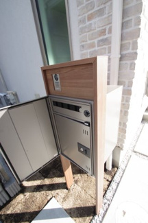 【設備】 | 【仲介手数料無料！！】稲城市坂浜　新築戸建て（全11棟）7号棟　5180万円 | 宅配ボックス