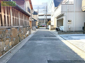【前面道路含む現地写真】 | ショッピングモール近く　食洗機付　LDK19帖　1号棟　浜町 | 販売現地
街並みに映える美しい外観デザイン♪