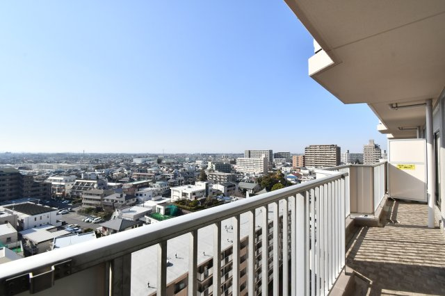 ソフィア上尾A棟のバルコニー|南西に面した11階バルコニー。見晴らし最高です！バルコニーで日向ぼっこ屋ティータイムはいかがですか？
■NEXTplusは一人ひとりにあった資金計画やプランをご提案致します！