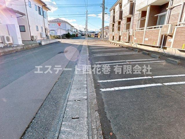 バウハウス若葉の駐車場
