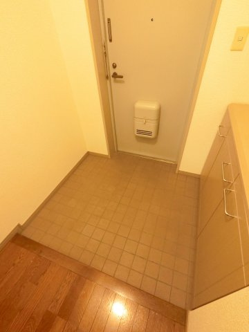 テレパレス西千葉の玄関