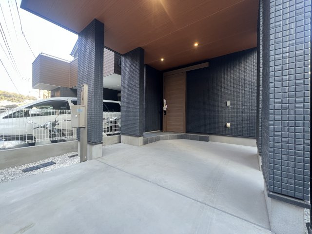 コンパクトながらにいい感じ！無駄のない間取りがGOOD！【鶴見区東寺尾３丁目新築戸建】の駐車場|カースペースがあります