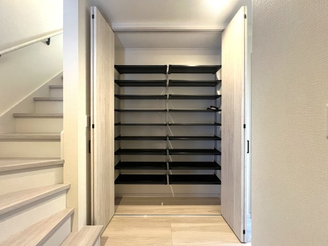 コンパクトながらにいい感じ！無駄のない間取りがGOOD！【鶴見区東寺尾３丁目新築戸建】の収納|小物を収納するのに便利です