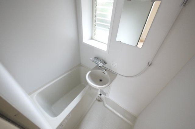 ミックハウスの浴室|明かり窓付の浴室