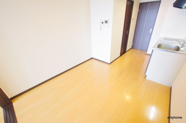 クレイルタワー　仲介手数料無料の居間・リビング