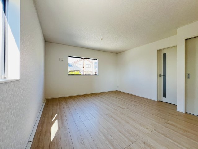 高浜市向山町6丁目2-141、2-41『仲介手数料無料』新築戸建ての前面道路含む現地写真