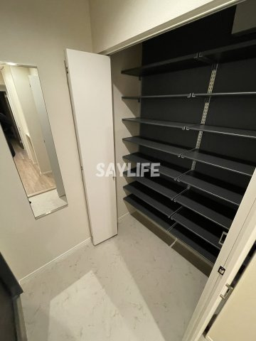 メゾンベール難波の玄関
