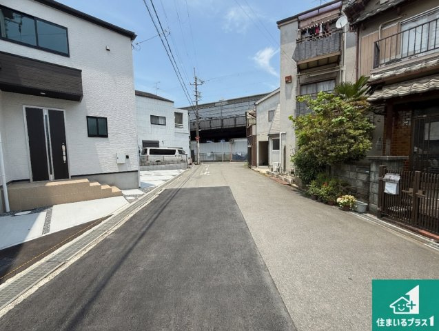 29(土)30(日)現地説明会！◆藤井寺市小山　全3邸の前面道路含む現地写真|周辺は閑静な住宅街！前面道路広々で車の出し入れも便利です。駐車が苦手な方でも安心して車庫入れできます！
