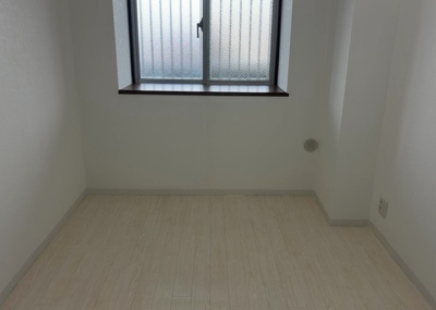 【洋室】 | 藤和シティコープ相模原 | 洋室のメリットは重い家具が置きやすく、身の回りが整理しやすいことです。 床がフローリングのため畳とは異なり凹みにくいです。 クローゼットなど収納が豊富で、普段使わない旅行カバンや服の整頓も簡単にです。