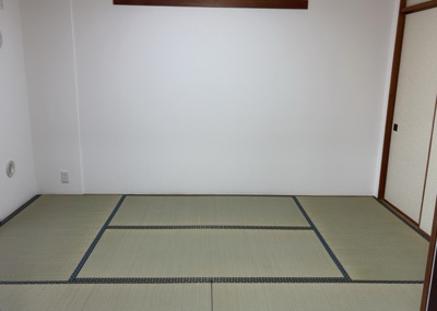 【寝室】 | 藤和シティコープ相模原 | 寝室でゆっくりと過ごすためにはベッド周りの適度な空間を担保することや窓の位置、照明の明るさ、寝室の広さなどを考える必要があります。自身や家族の構成とライフスタイルに併せて寝室にする部屋を選びましょう！