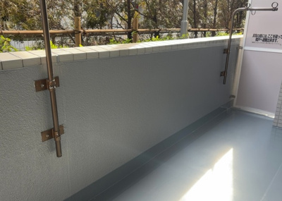 【バルコニー】 | 藤和シティコープ相模原 | バルコニーは、室外の専用スペースのうち、「屋根がなく開放された空間」であるものを指します。ベランダより広いタイプのものが多く、日当たりもよいため家庭菜園などを楽しみたい人にとって適した環境となります。