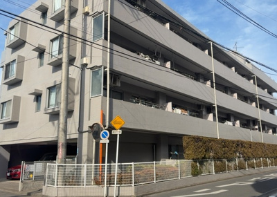 【外観】 | 藤和シティコープ相模原 | 外観はマンション管理がされているかの目安になります。築年数が古いと、壁面は劣化してひび割れが生じることも！建物が古びていても細かいところが修繕されていると、きちんと管理されているなぁと感じるでしょう。