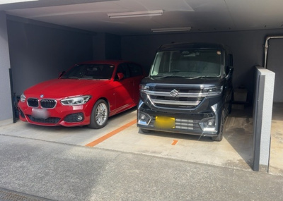 【駐車場】 | 藤和シティコープ相模原 | 車一台あたりに必要なスペースは、標準サイズの普通自動車で横幅2m50cm、長さ5mは必要になります。ただし、乗降のことも考慮して横幅3m30cm、長さ5m50cmほどは確保できるところを選びましょう。