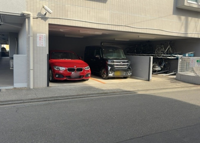 【駐車場】 | 藤和シティコープ相模原 | 駐車場と明記されていても、最小スペースでつくられた駐車場だと大型車は駐車できなかったり、出入りしにくくなったりする可能性があります。お車のサイズと購入したい物件の駐車場のサイズを現地で確認しましょう。