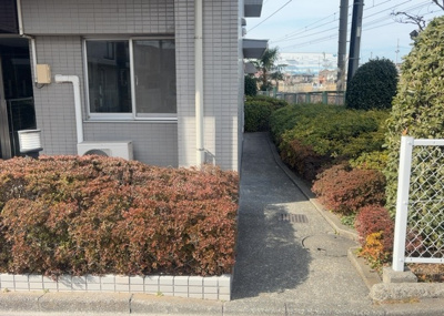 【庭】 | 藤和シティコープ相模原 | 物件によっては、入居者が個人的に使用できる専用庭がついているものもあります。また、住宅の中にある土間の部分を庭と呼ぶこともあります。庭の用途は住む人によって変わり、それによってデザインもさまざまです。