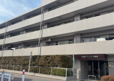 【中庭】 | 藤和シティコープ相模原 | 中庭（パティオ）とは、一つの建築物の内部に設けられた、壁などで囲われている庭のことを指します。コの字型、ロの字型が主流ですが、L字型の中庭もあります。最近では、インテリア性の高さからも人気があります。