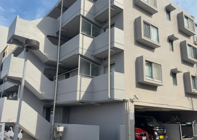 【構造・工法・仕様】 | 藤和シティコープ相模原 | ＲＣ造、Reinforced Concreteは直訳すると補強されたコンクリートです。主に柱や梁・床・壁が鉄筋とコンクリートで構成おり、鉄筋を組んだ型枠にコンクリートを流し込んで固めたものを指します。