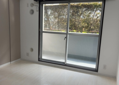 【居間・リビング】 | 藤和シティコープ相模原 | リビングの間取りの種類は大きくわけてリビングとダイニングが別になっているタイプ、リビングダイニング一体型です。どちらも一長一短ですので、家を選ぶ時はその両面をチェックして決めるようにしましょう。