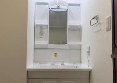 【独立洗面台】 | 藤和シティコープ相模原 | 洗面化粧台では顔を洗ったり、身だしなみを整えることが本来の使い方ですが、用途によっては洗面化粧台に求められる機能が違ってくるため、ご自身や家族のライフスタイルに合ったものを選ぶことをおすすめ致します。