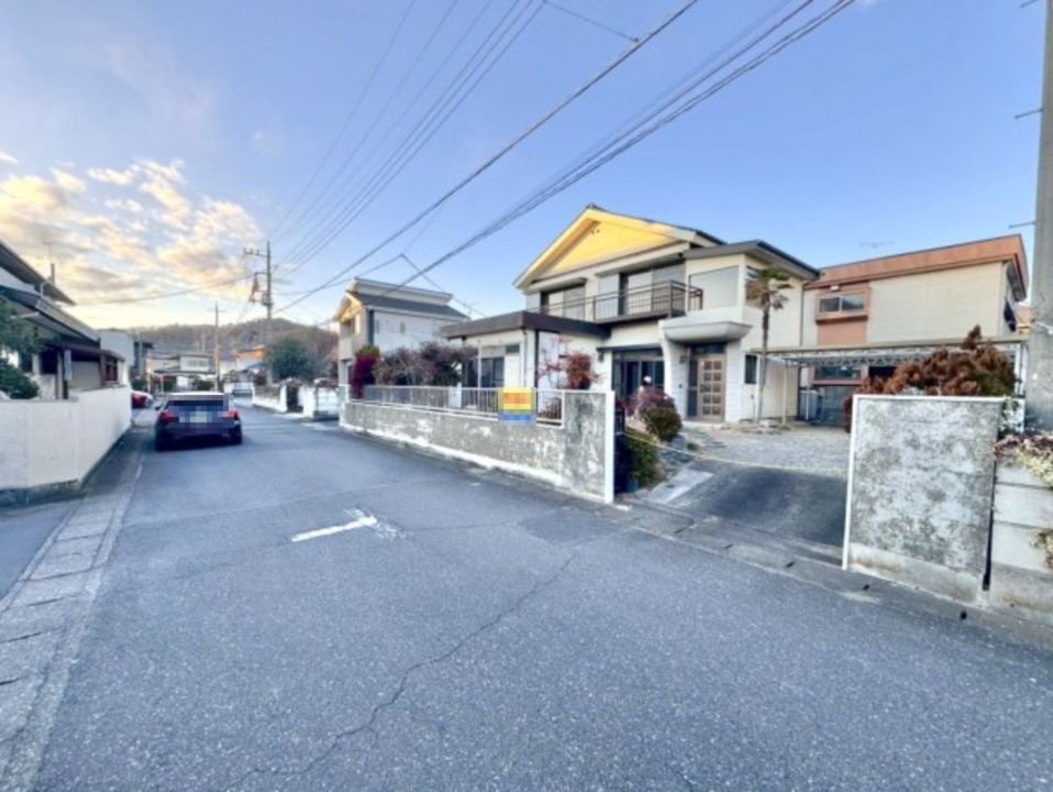 【中古戸建】足利市利保町1丁目の前面道路含む現地写真|■外観