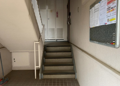 【その他共用部分】 | 厚木リバーサイド８号棟 | 共有部分は、住民なら誰もが使える設備のこと。例えば駐車場やエレベーター、インターネット設備、セキュリティ設備などがあります。他にも、マンションの廊下・外部階段やエントランス・ゴミ置き場などがあります。