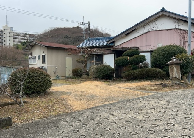 【外観】 | 物件の詳細については、現地を見てわかること以外に、役所や法務局などで調べないとわからないことがあります。そのため、現地に行く場合は、もしこの物件を買ったらどのような生活ができるかをイメージしましょう。