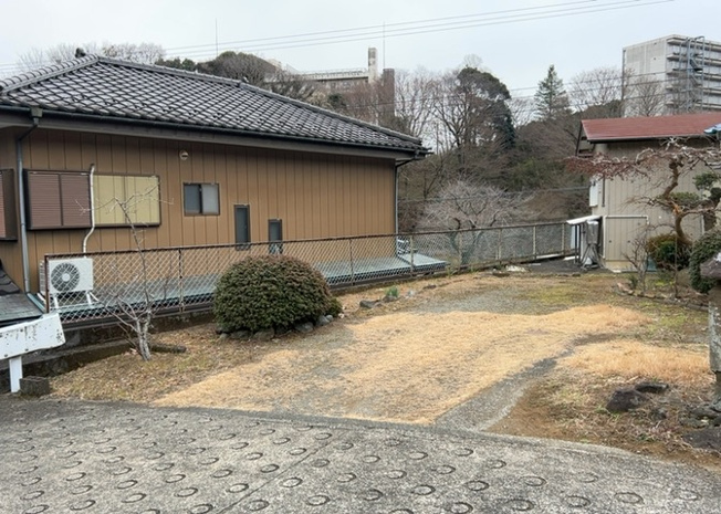 【外観】 | 家を建てる前提で土地を探している場合、地盤の丈夫さは譲れない条件の一つです。地盤が脆弱だと追加工事が必要となります。また、過去に地盤沈下や液状化現象を起こした土地は、できるだけ避けた方がいいでしょう。